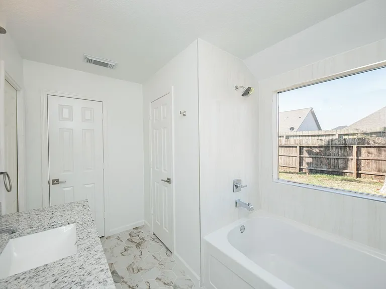 121 Coffee Ln — Photo 14