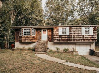 69 Woodhull Landing Rd, Sound Beach, NY 11789