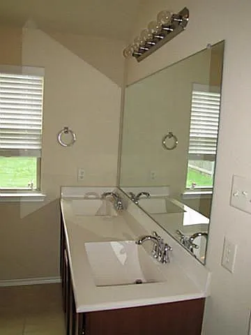 806 Hazels Way — Photo 6