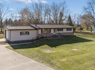 122 Edgemont Dr, Howell, MI 48855
