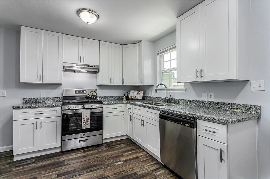 3 bed, 2.0 bath, 1344 sqft, $1,795 — Photo 3