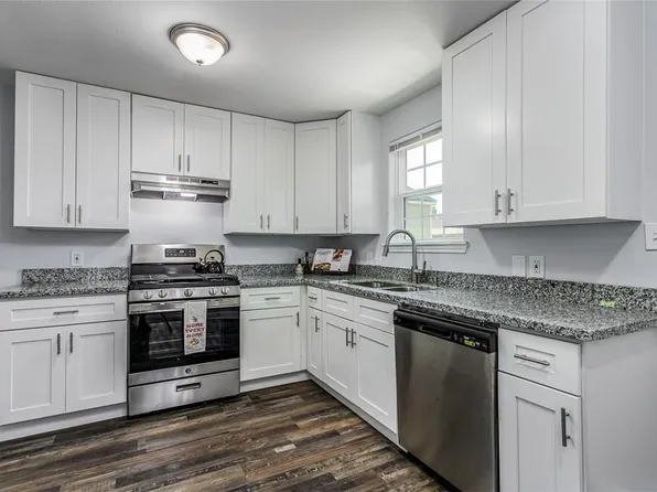 219 W Adoue St, Baytown, TX 77520