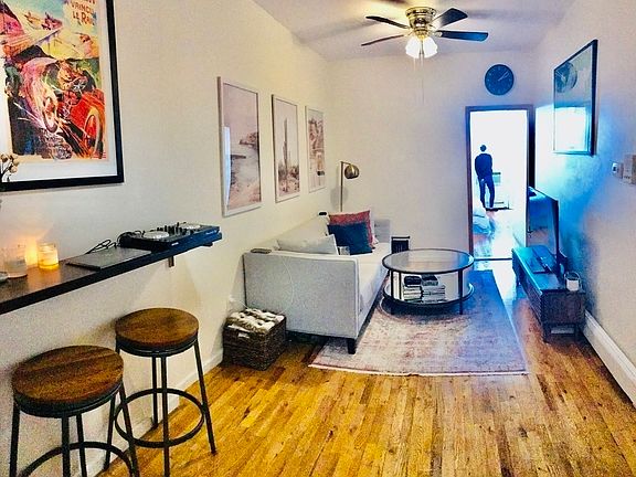 4th image of 667 Henry St APT 2