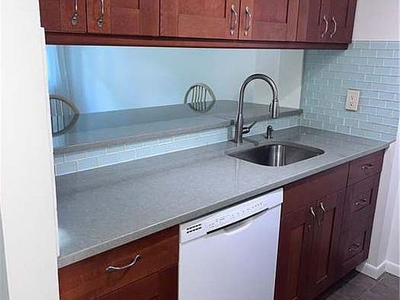 3rd image of 707 Cauldwell Ave