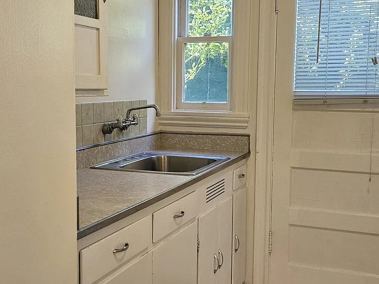 803 Smalley Ave #6 — Photo 4