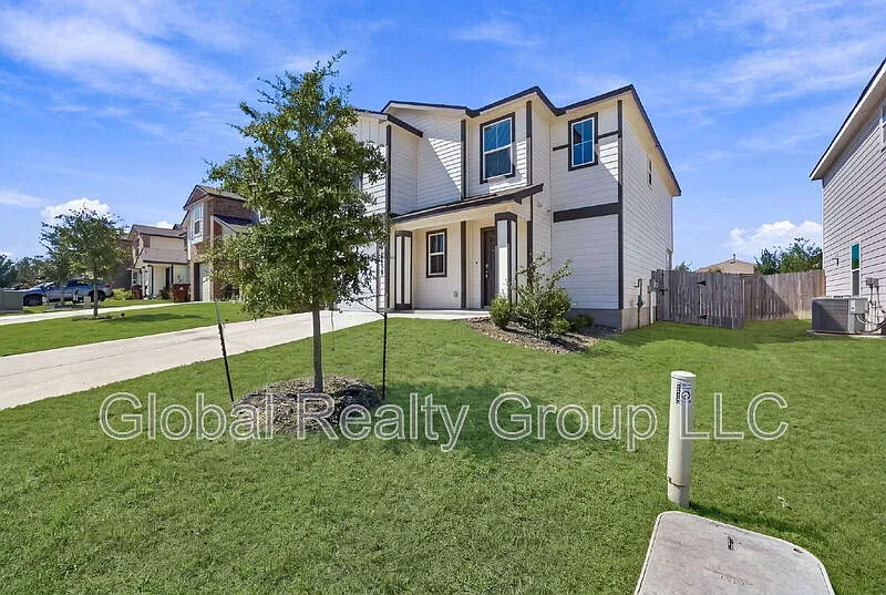 4 bed, 2.5 bath, 1839 sqft, $1,850 — Photo 3