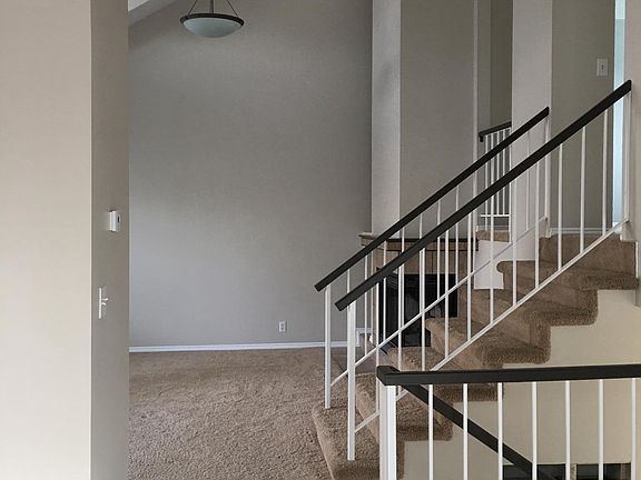 2nd image of 887 W New Hampton Dr