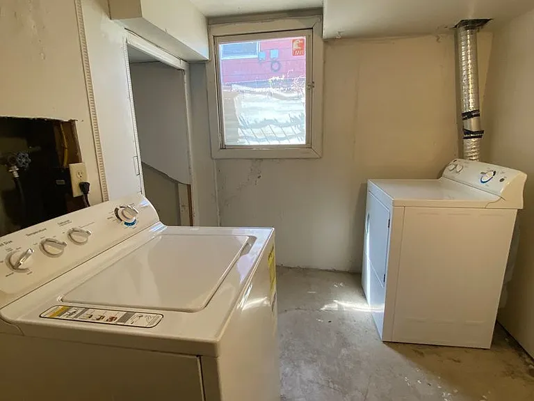 5 bedroom, 2 bath House-Cheney! Right on campus!! — Photo 24