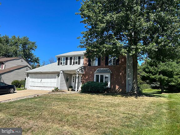 3rd image of 533 Parkview Way