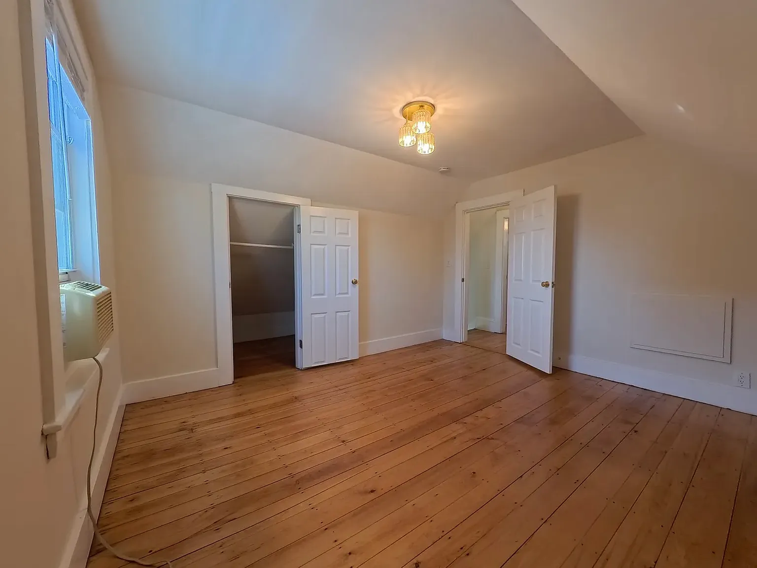4 bed, 1645 sqft, $3,800 — Photo 2