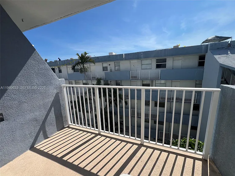 1801 S Treasure Dr #504 — Photo 11