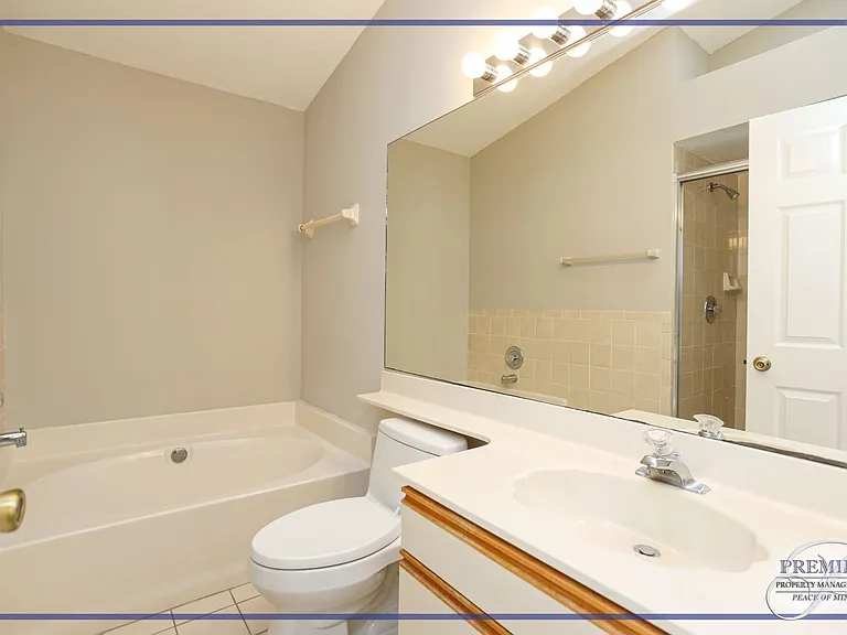 402 Emerald Bay Cir #E7 — Photo 32