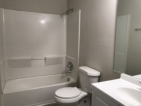 5th image of 152 Forest Pl