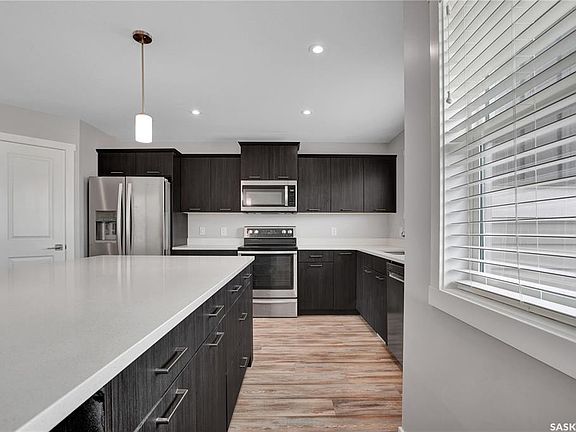 5th image of 315 Dickson Cres #124