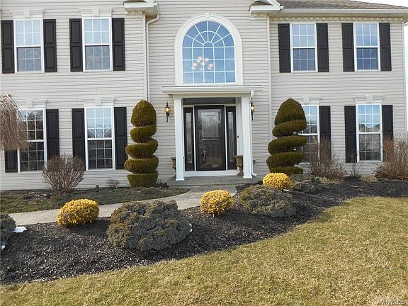3rd image of 51 Graystone Ln