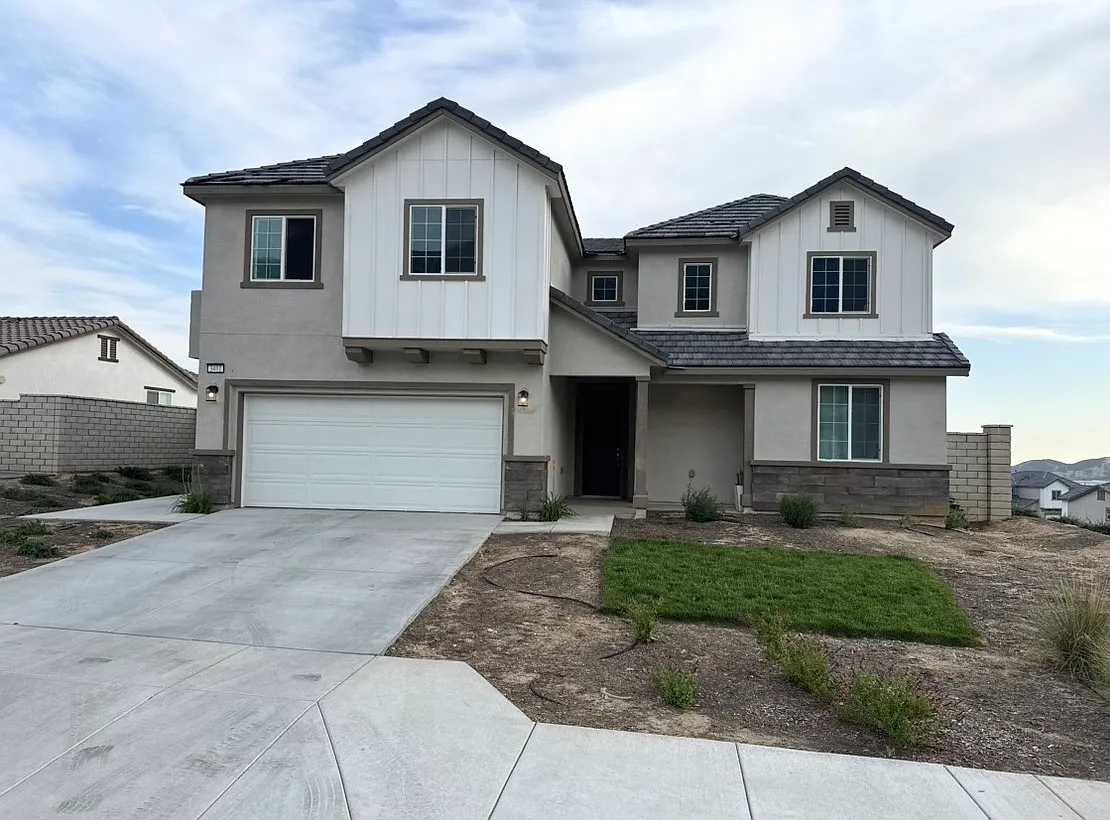 5 bed, 2585 sqft, $5,200 — Photo 1