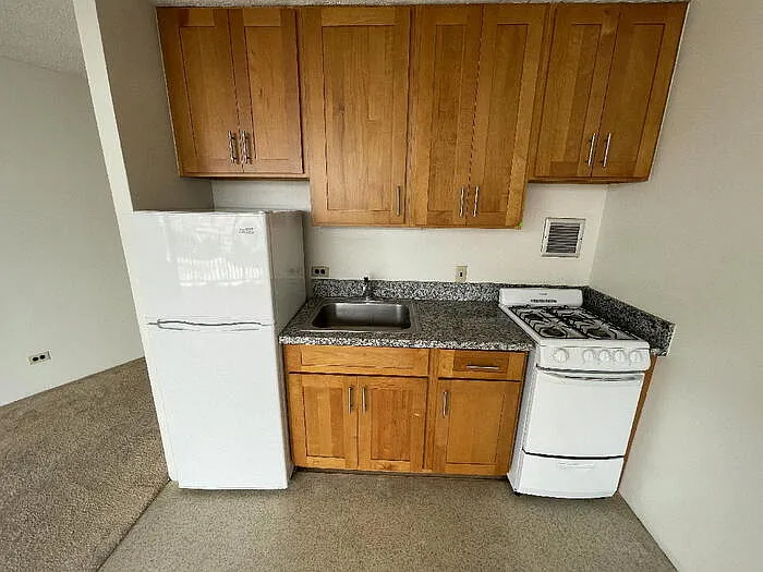 750 Amana St #111 — Photo 3