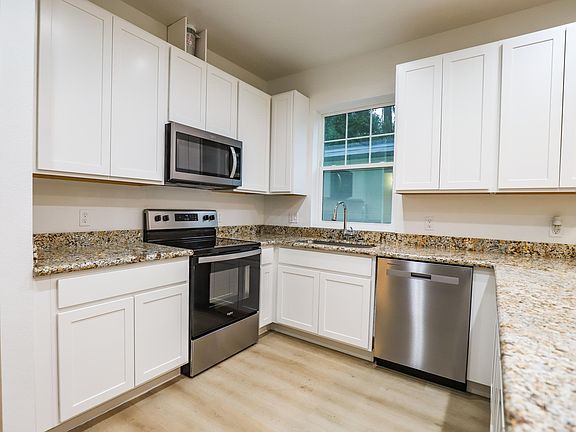5th image of 803 NW 4th Pl