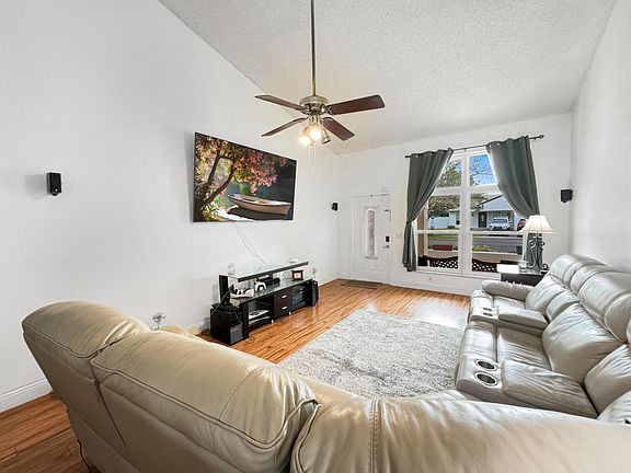 4th image of 1240 SW 86th Avenue