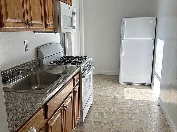 5th image of 157-11 Sanford Ave #D8