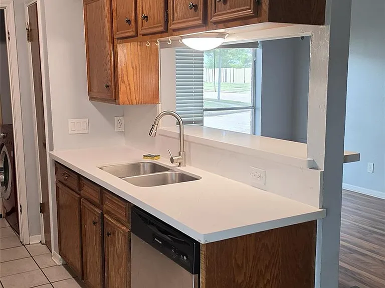 1502 Sudbury Dr — Photo 8