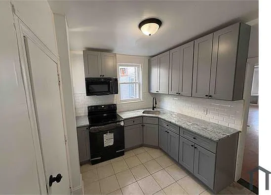 5647 Elliott St — Photo 5