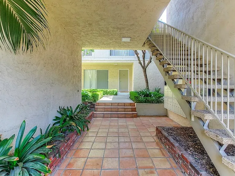 1628 S. Westgate Ave — Photo 17