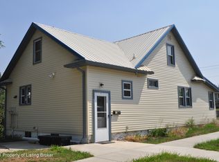 611 2nd St W, Lemmon, SD 57638