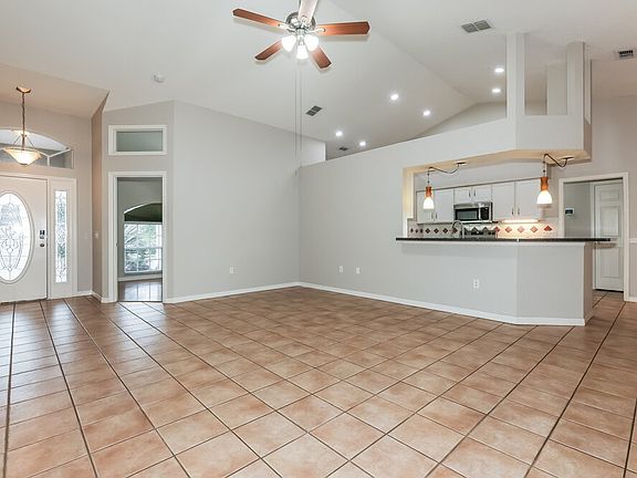 3rd image of 2607 Pine Valley Dr