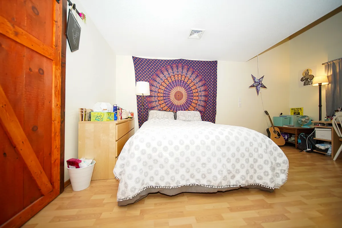 Building Photo - 23 Compton St #9