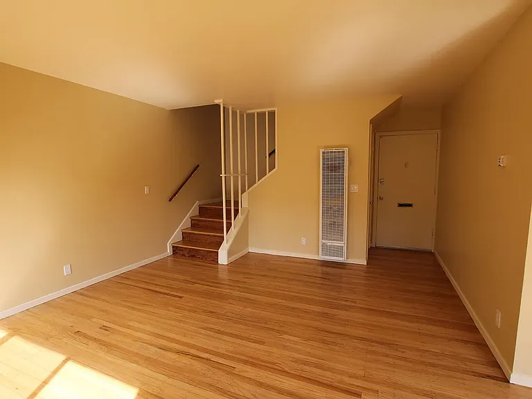 1543 Pershing Dr #C — Photo 2