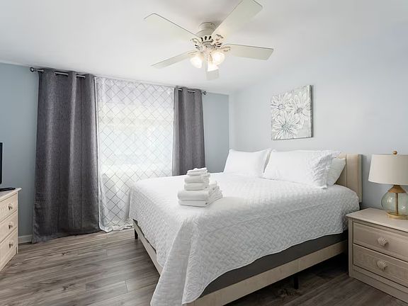 3rd image of 601 Carolina Beach Ave N APT 201