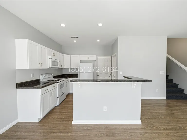 4807 Fennel Rd NE — Photo 9