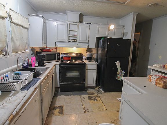 4th image of 204 E 9th St