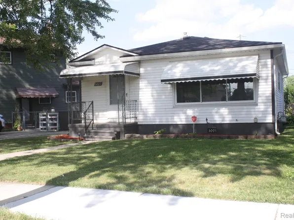 5001 Montfaucon St, Trenton, MI 48183
