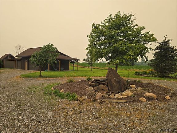 3rd image of 5790 Royalton Center Rd
