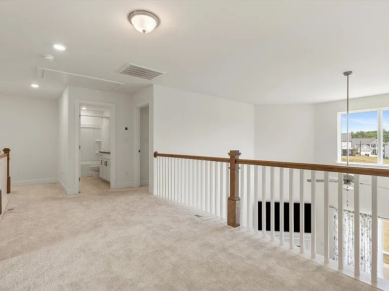 155 Bourne Dr — Photo 40