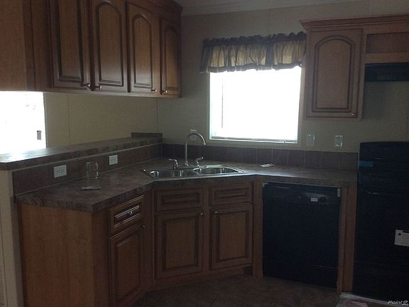 GORGEOUS AND SPACIOUS KITCHEN