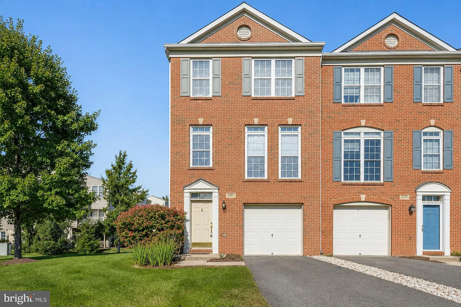 3 bed, 3.5 bath, 1678 sqft, $3,300 — Photo 1
