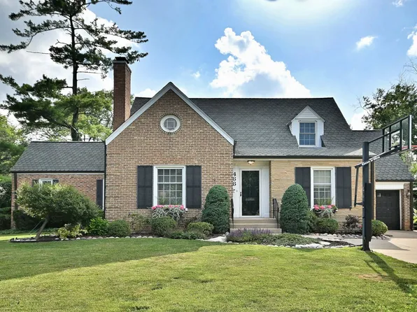 466 S Stratford Ave, Elmhurst, IL 60126