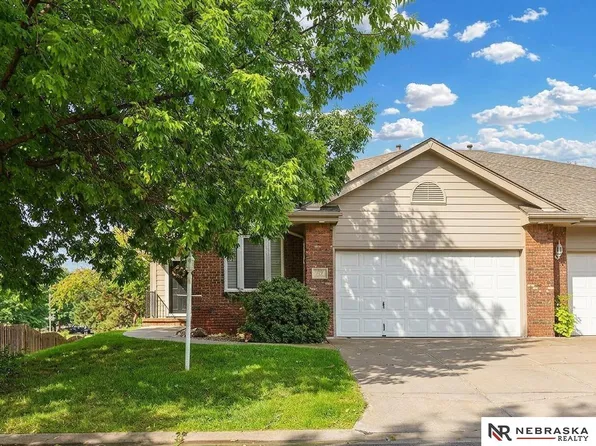 701 Manor Plz, Papillion, NE 68046