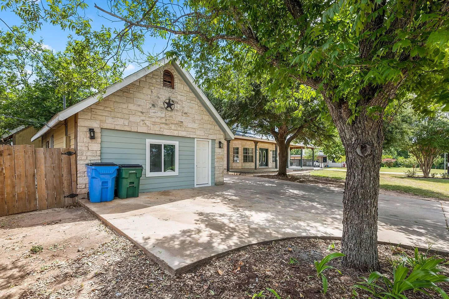 1 bed, 850 sqft, $850 — Photo 1
