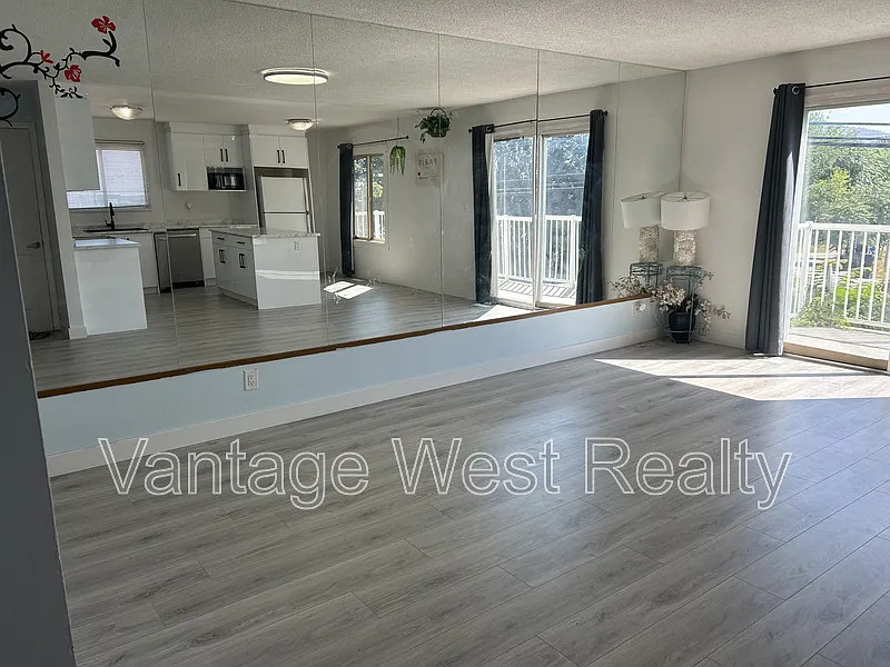 3 bed, 1.0 bath, $2,400 — Photo 2