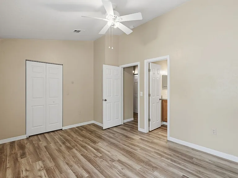 1710 NW 7th St #202 — Photo 11