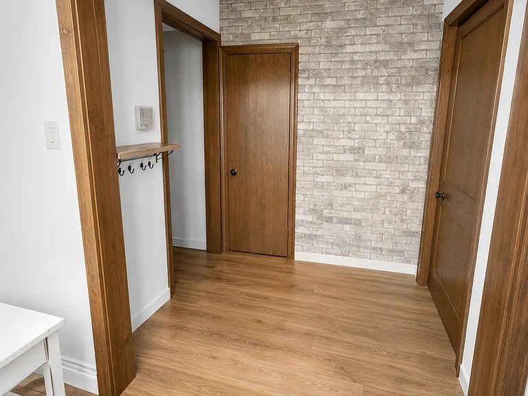 646 W Oakdale Ave #1R — Photo 2