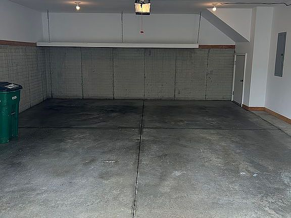 2 car garage 