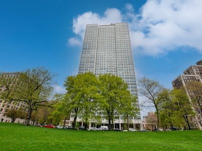 1700 E 56th St APT 2101, Chicago, IL, 60637