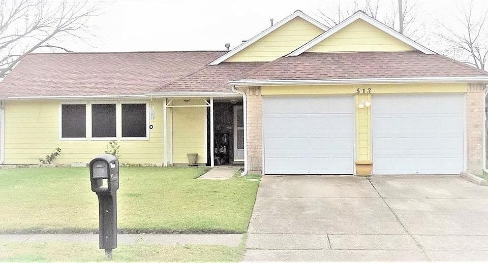 1st image of 513 Canyon Springs Dr