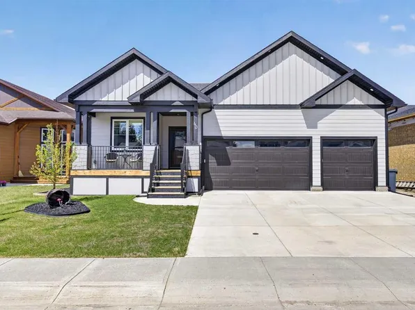 40 S Viceroy Cres, Olds, AB T4H 0G2