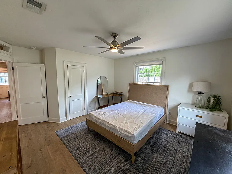 919 SW 6th Ave — Photo 12